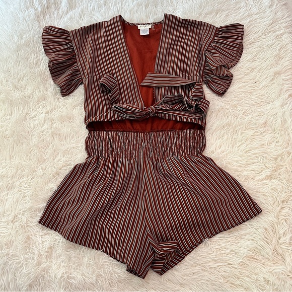 STORIA Striped Ruffle Sleeve Tie-Front Romper Size S - Picture 5 of 16